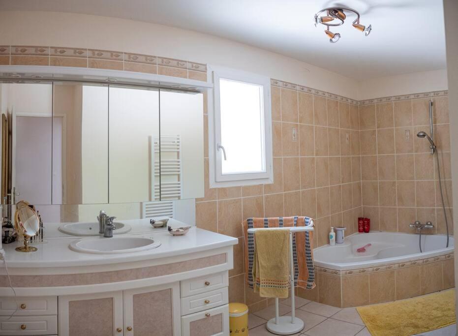 Villa Calme Avec Piscine A Greoux Dış mekan fotoğraf
